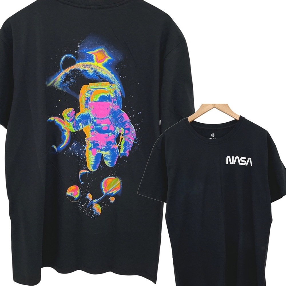 Nasa Neon Astronaut Outer Space Graphic T-Shirt Men’s Large